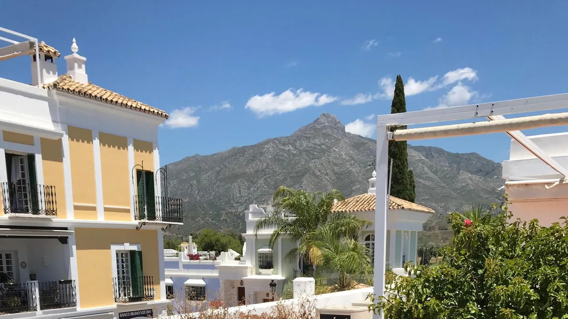 Aloha Pueblo With Sea Views Daire Marbella